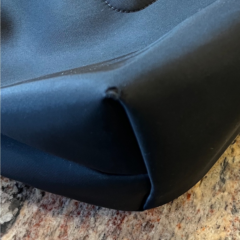 Black Women's Tote Shoulder Bag
14” wide 10” long
Longchamp Le Pliage - Picture 5 of 5